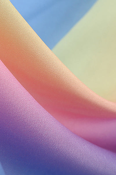 Regenbogenkleid im Vintage-Stil der 50er Jahre