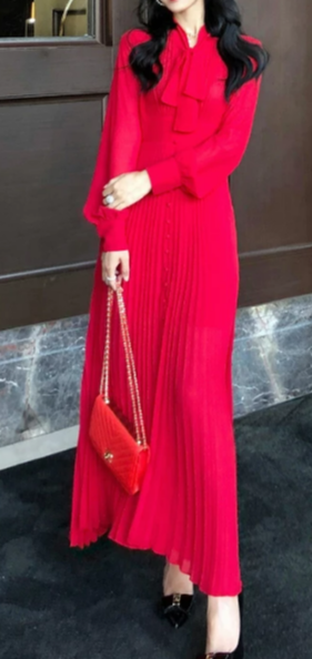 Rotes hoch tailliertes Vintage-Kleid aus den 1940er Jahren