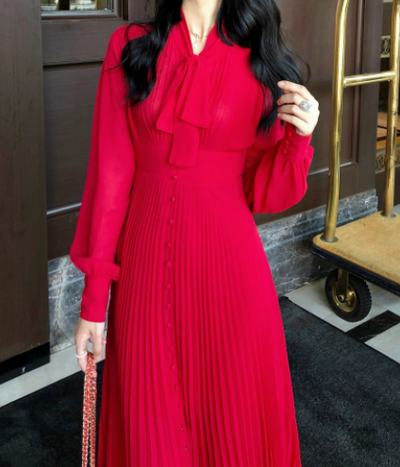 Rotes hoch tailliertes Vintage-Kleid aus den 1940er Jahren