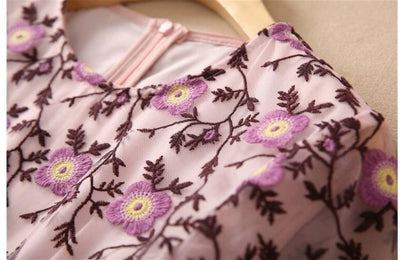 Zierliches Vintage 40er-Jahre-Kleid