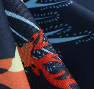 Marineblaues, geblümtes 50er-Jahre-Kleid