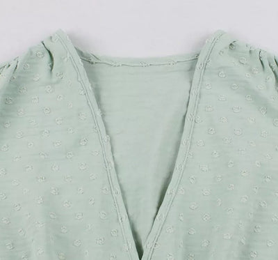 Schlichtes grünes Pin-Up-Kleid im Stil der 50er Jahre