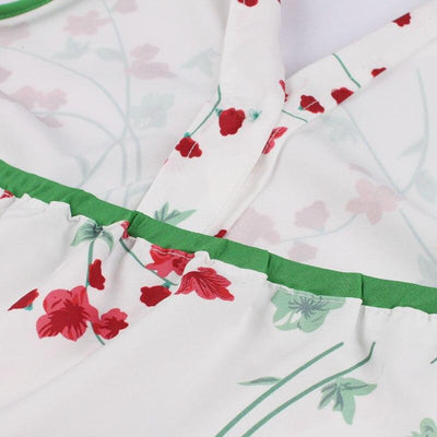 Rückenfreies Kleid im Stil der 50er Jahre