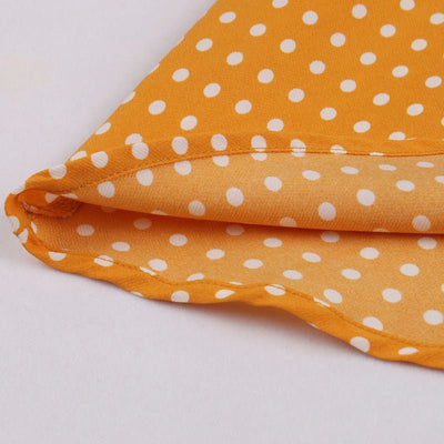 Kleid im Stil der 50er Jahre mit gelben Punkten