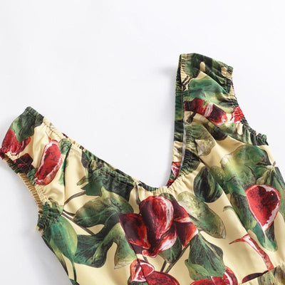 Rückenfreies Kleid im Stil der 50er Jahre