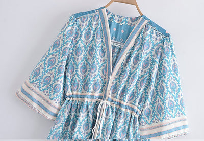 Etuikleid im 70er-Jahre-Stil in Übergröße