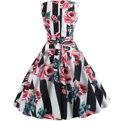 Ausgestelltes Kleid mit Vintage-Rosen