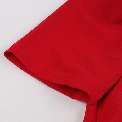 Weithalsiges rotes Kleid im Stil der 50er Jahre