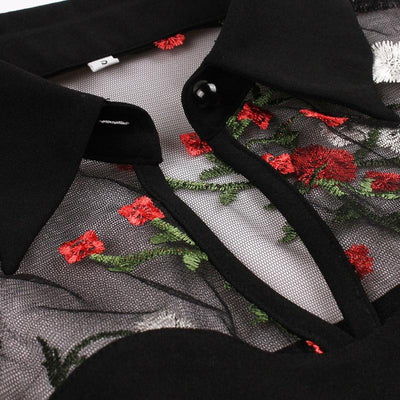 Kleid im 50er-Jahre-Stil mit gestickten Blumen