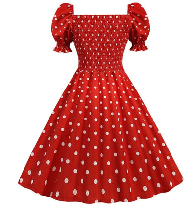 Kleid im 50er-Jahre-Stil in Rot