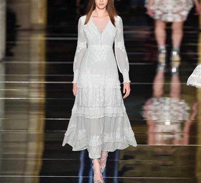 Weißes Laternenkleid im 40er-Jahre-Stil