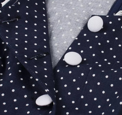 Blaues Vintage-Kleid mit Spitzenkragen