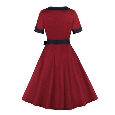 Weinrotes Vintage-Kleid