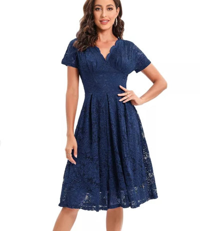 Marineblaues Vintage-Kleid mit Stickerei