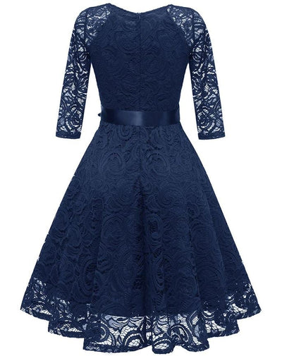 Blaues Vintage-Kleid mit Stickerei