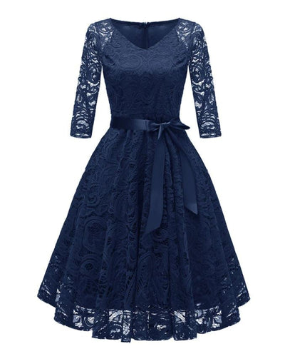 Blaues Vintage-Kleid mit Stickerei