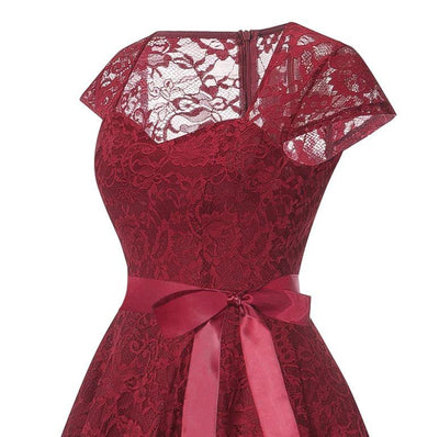 Weinrotes Vintage-Kleid mit Stickerei