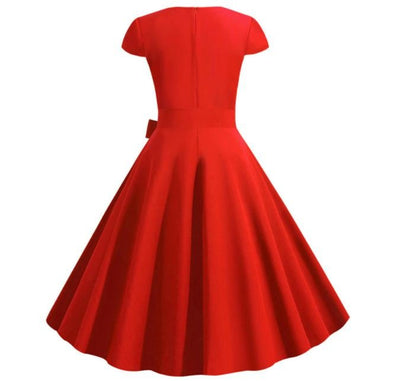 Vintage-Kleid mit rotem Gürtel