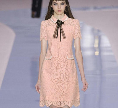 Vintage-Kleid aus rosa Spitze