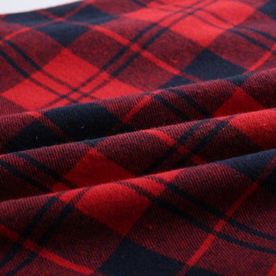 Vintage-Kleid mit karierten Schultern und nackten Schultern