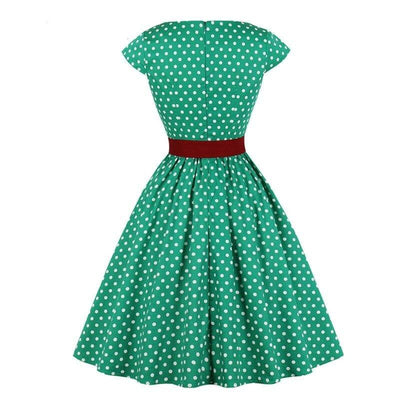 Grünes Vintage-Kleid mit Gürtel in Übergröße