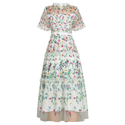 Weißes modernes Vintage-Kleid