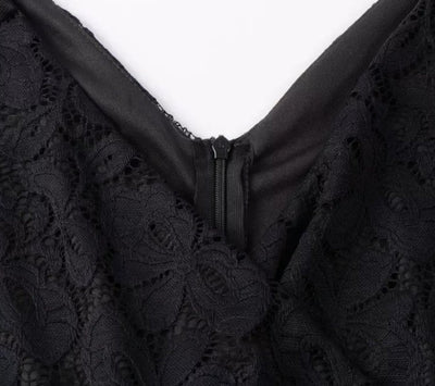 Schwarzes maßgeschneidertes Vintage-Kleid