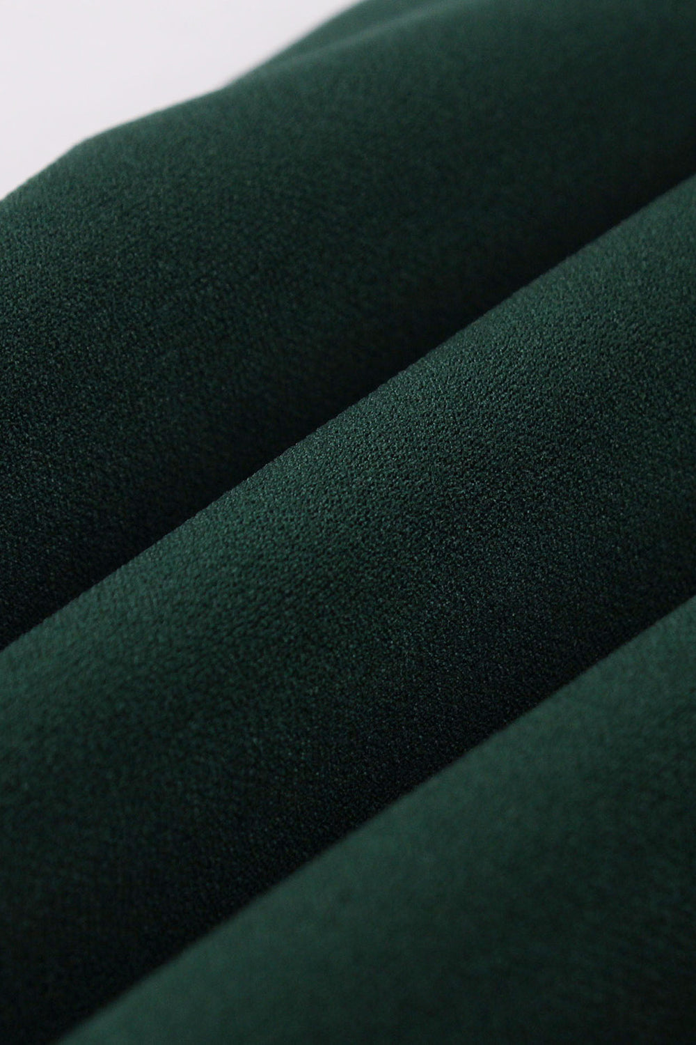 Dunkelgrünes Kleid mit Vintage-Rüschen