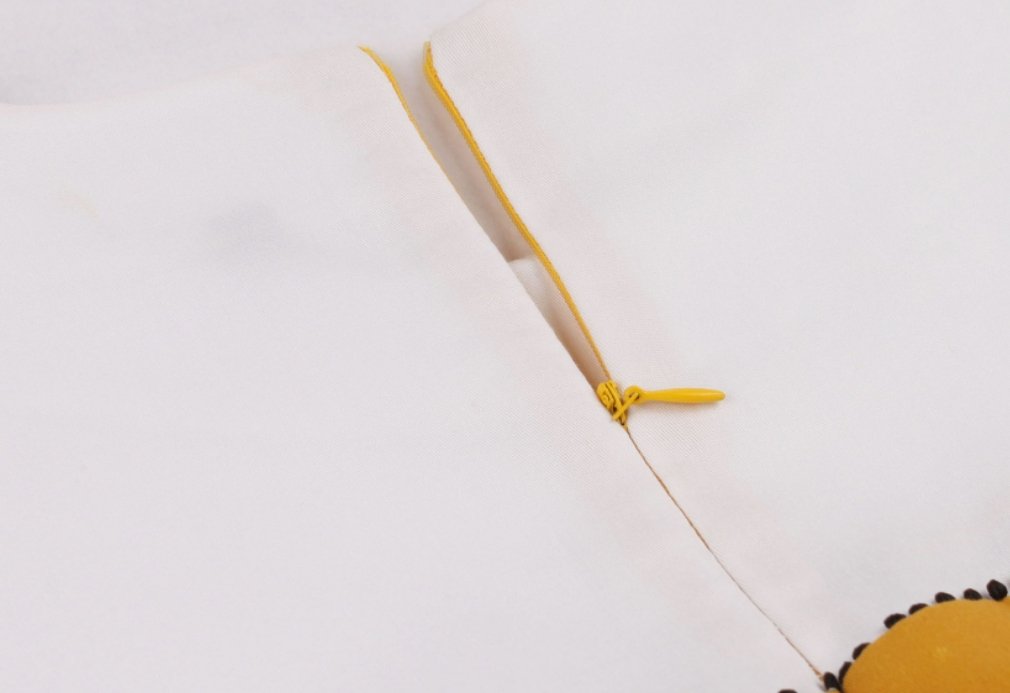 Hübsches gelb-weißes Kleid im Vintage-Design