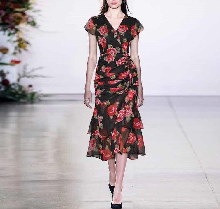 Schwarzes und rotes Kleid aus den 1940er Jahren