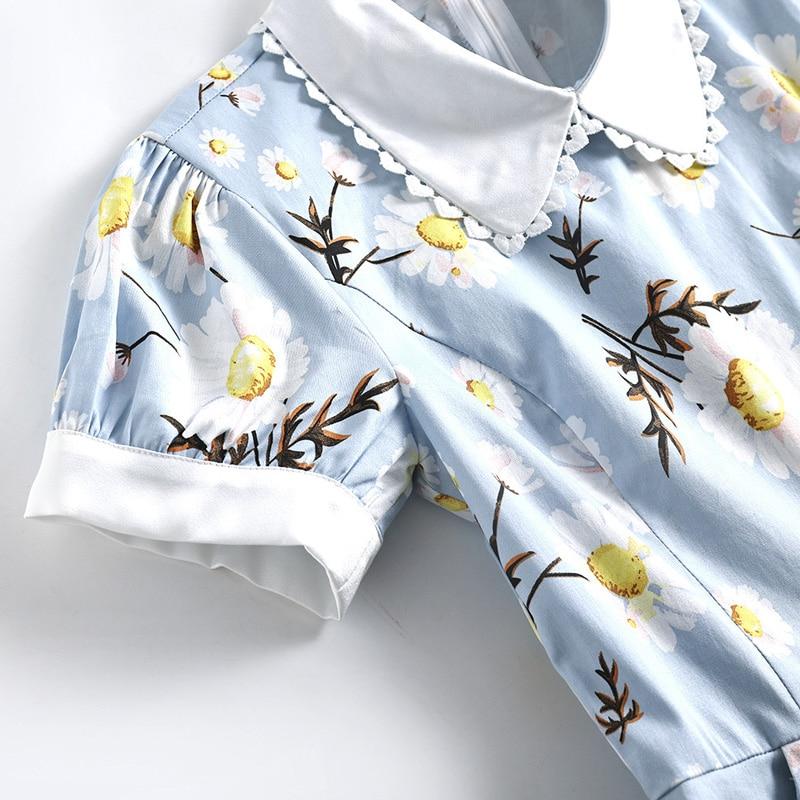 50er-Jahre-Kleid mit Kragen