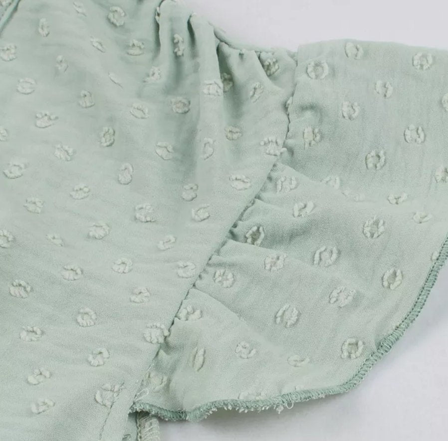 Schlichtes grünes Pin-Up-Kleid im Stil der 50er Jahre