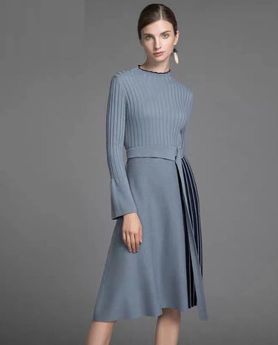 Asymmetrisches 40er-Jahre-Kleid Blau