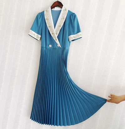 Perlenbesetztes 40er-Jahre-Kleid Blau