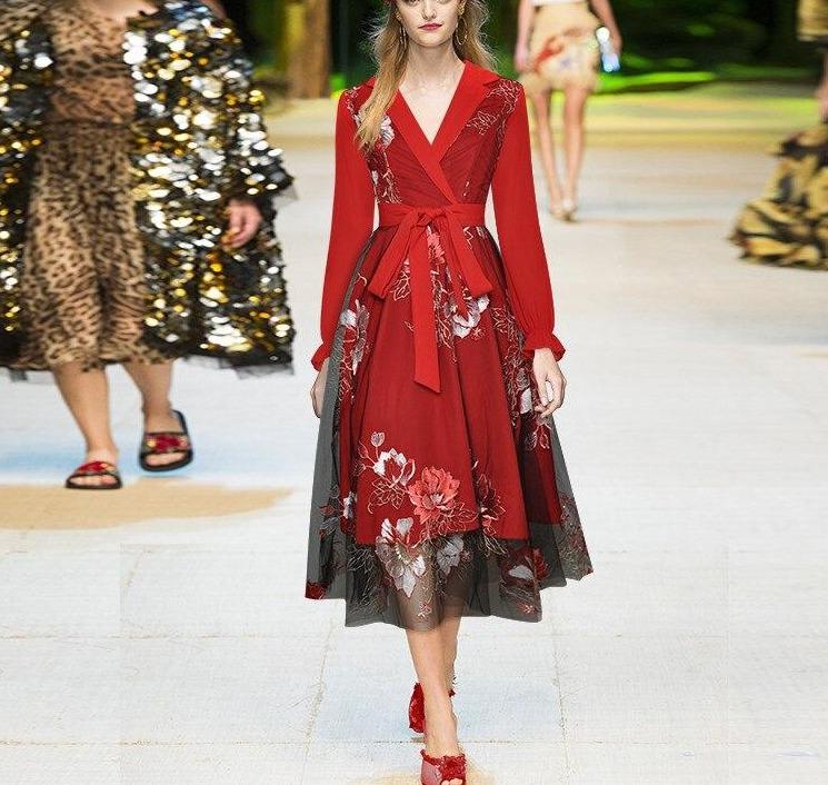 Rot-weißes 40er-Jahre-Kleid