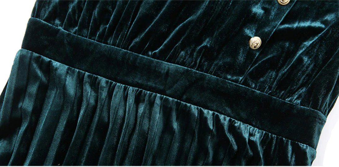 Grünes Samtkleid im Stil der 40er Jahre