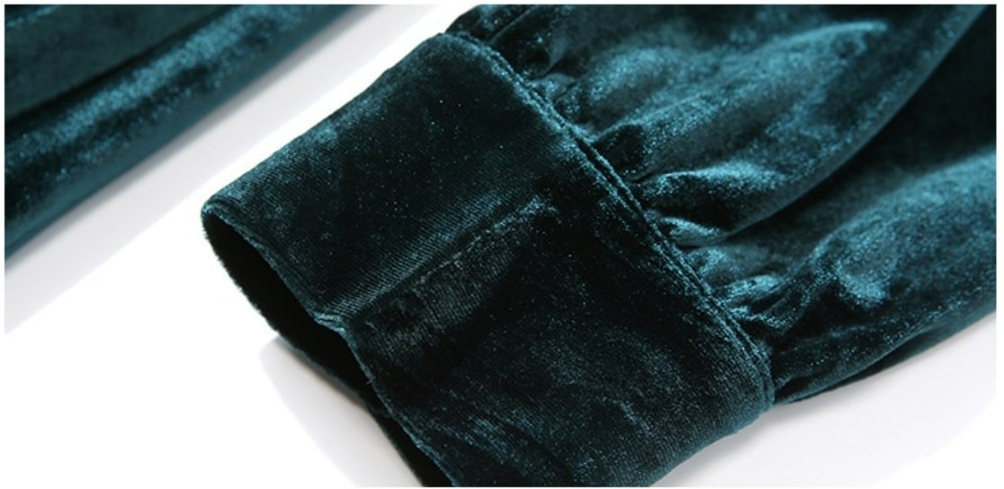 Grünes Samtkleid im Stil der 40er Jahre