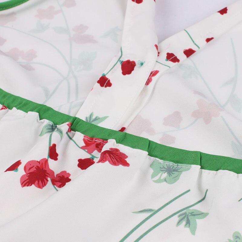 Rückenfreies Kleid im Stil der 50er Jahre