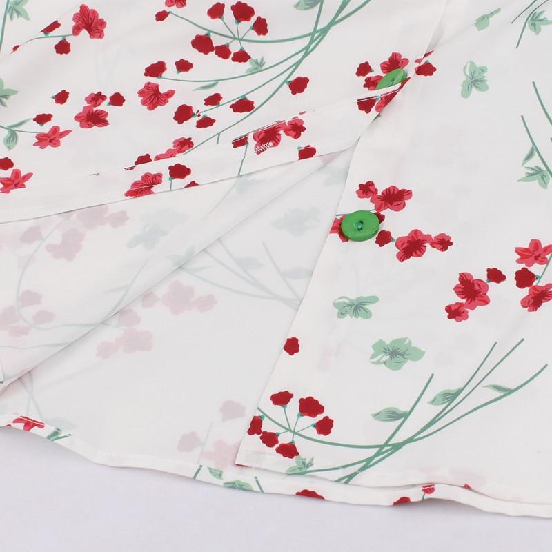 Rückenfreies Kleid im Stil der 50er Jahre