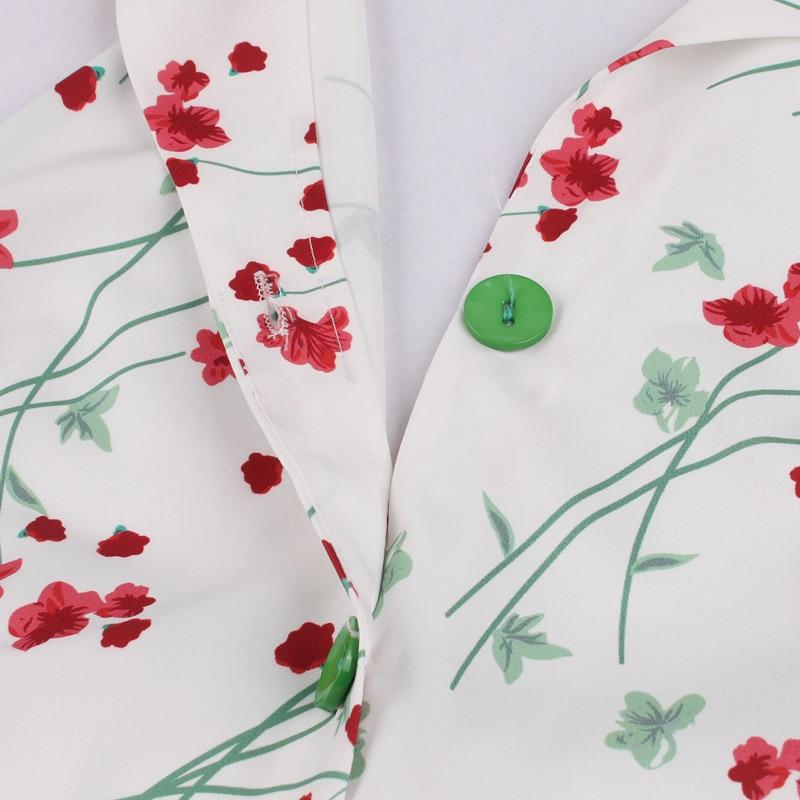 Rückenfreies Kleid im Stil der 50er Jahre