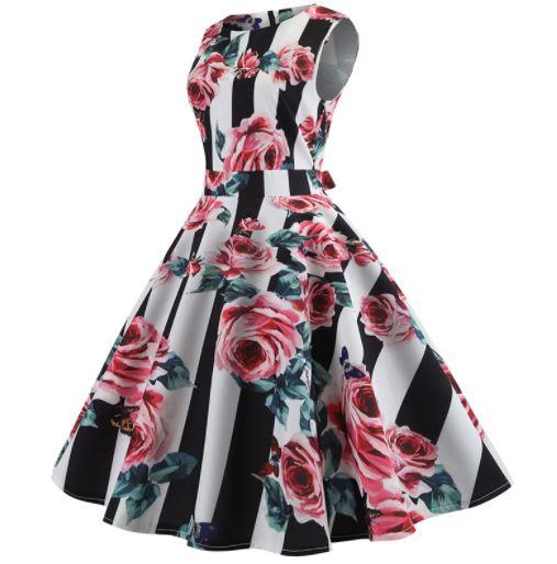 Ausgestelltes Kleid mit Vintage-Rosen