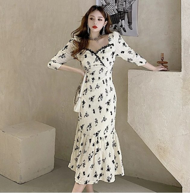 Khakifarbenes Vintage-Maxikleid mit Blumenmuster