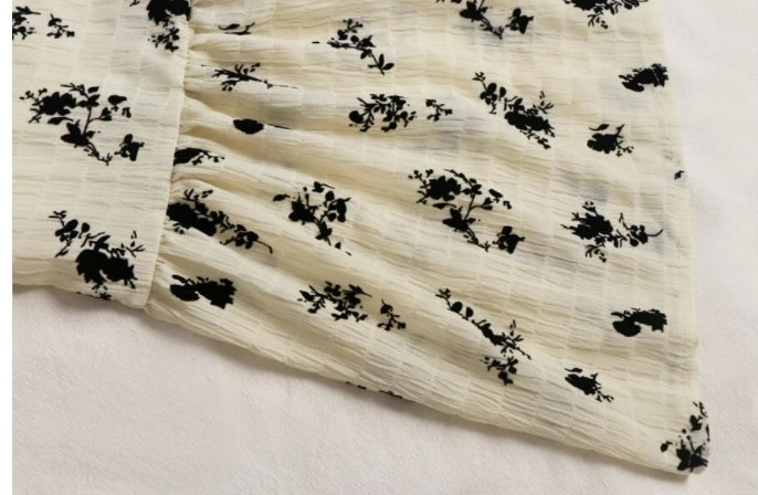 Khakifarbenes Vintage-Maxikleid mit Blumenmuster