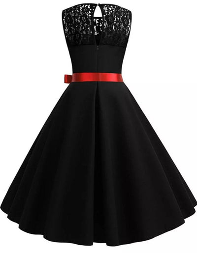 Schwarzes Retro-Kleid im 50er-Jahre-Stil