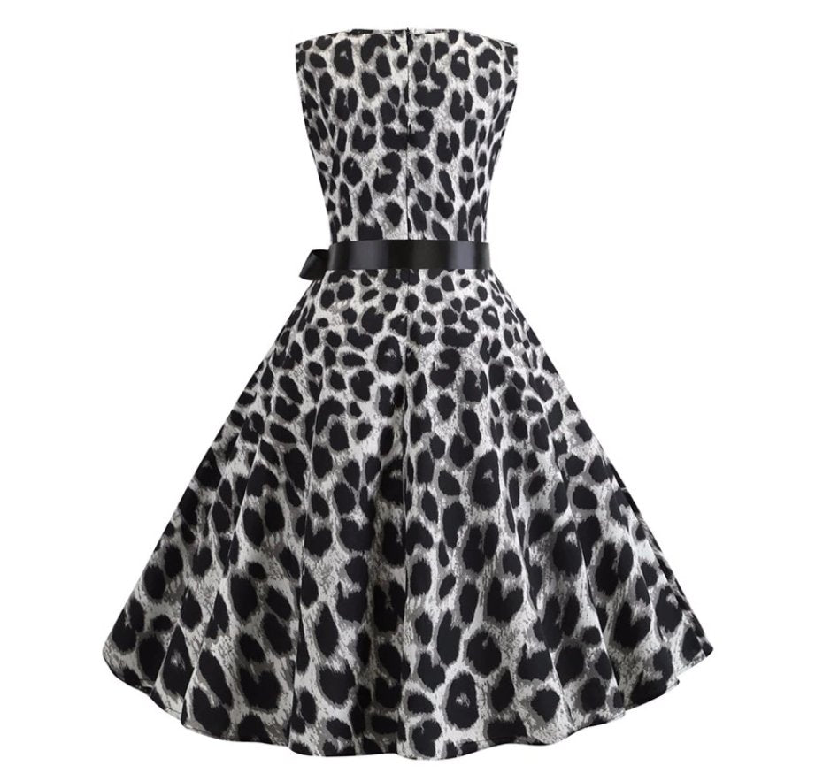 Katzenartiges Retro-Kleid