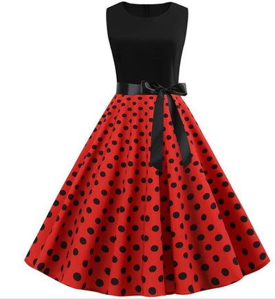 Gepunktetes Rockabilly-Kleid