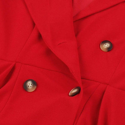 Schickes rotes Kleid im Stil der 50er Jahre