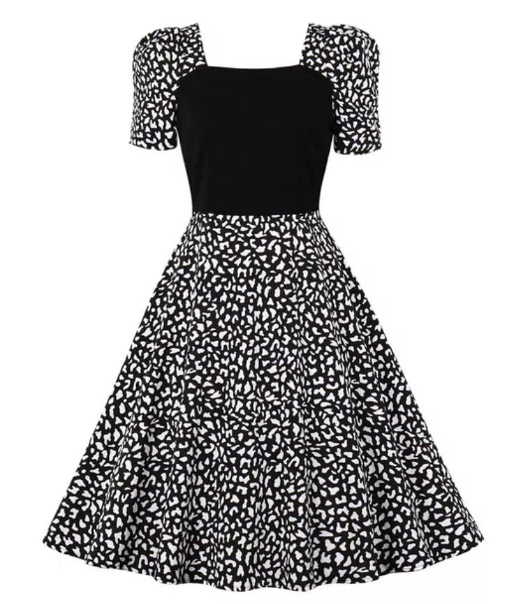 Schwarzes Vintage-Kleid im 50er-Jahre-Stil