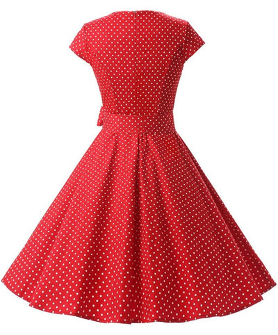 Kleid im 50er-Jahre-Stil in Rot