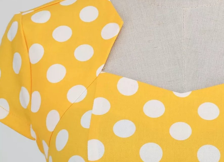 Damenkleid im Stil der 60er Jahre Gelb